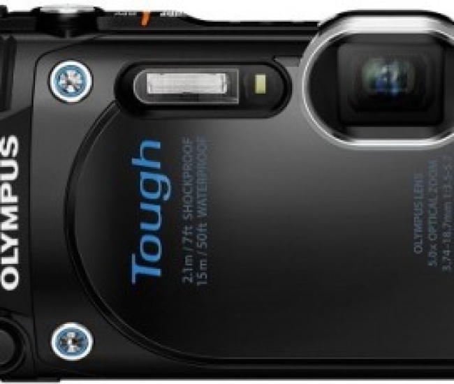 Olympus tough TG-860 Camera TG-860 with 4GB Card, Battery Charger Carry Case Point & Shoot Camera